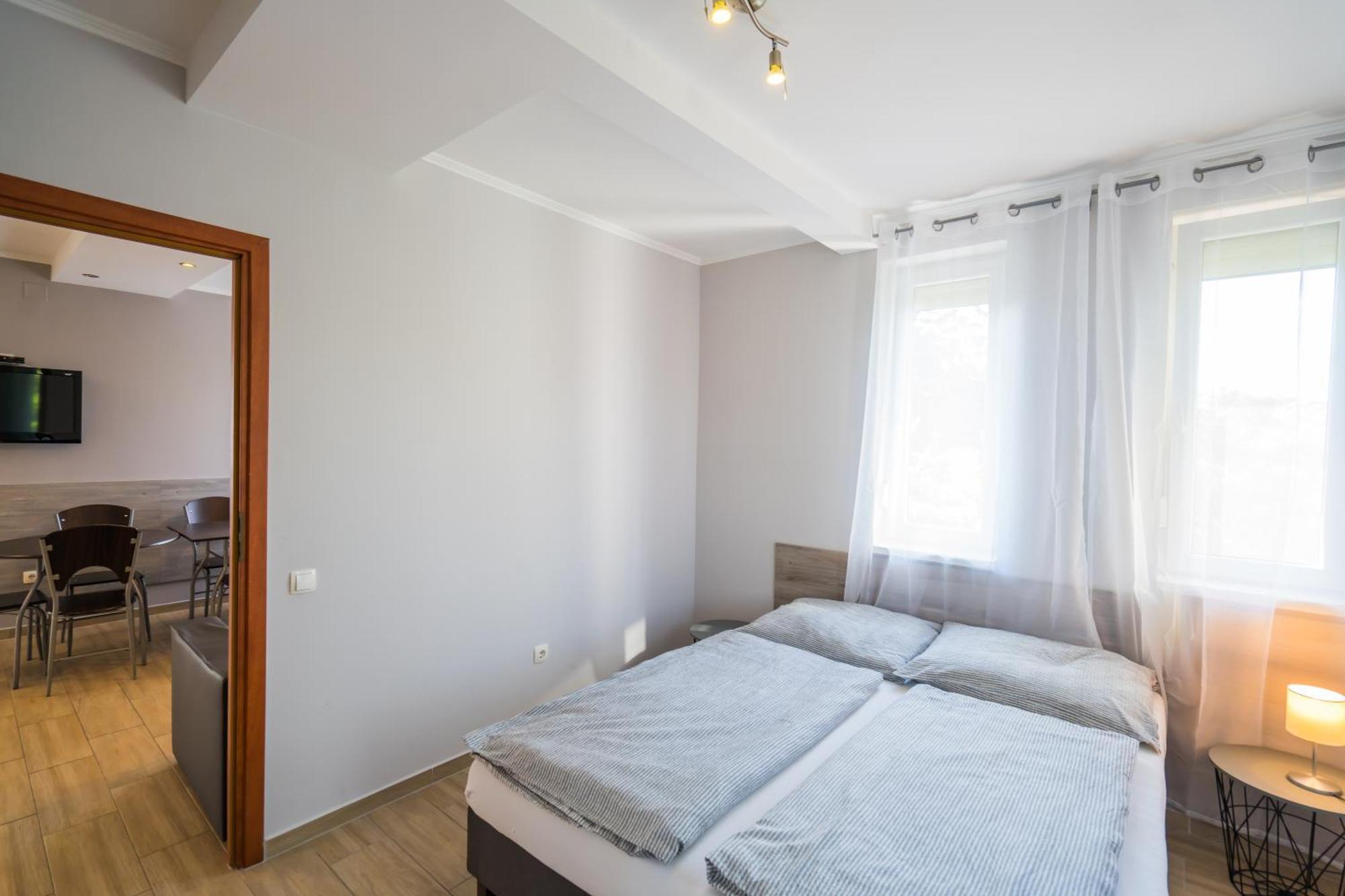 Riviera Apartmanhaz Шиофок Экстерьер фото