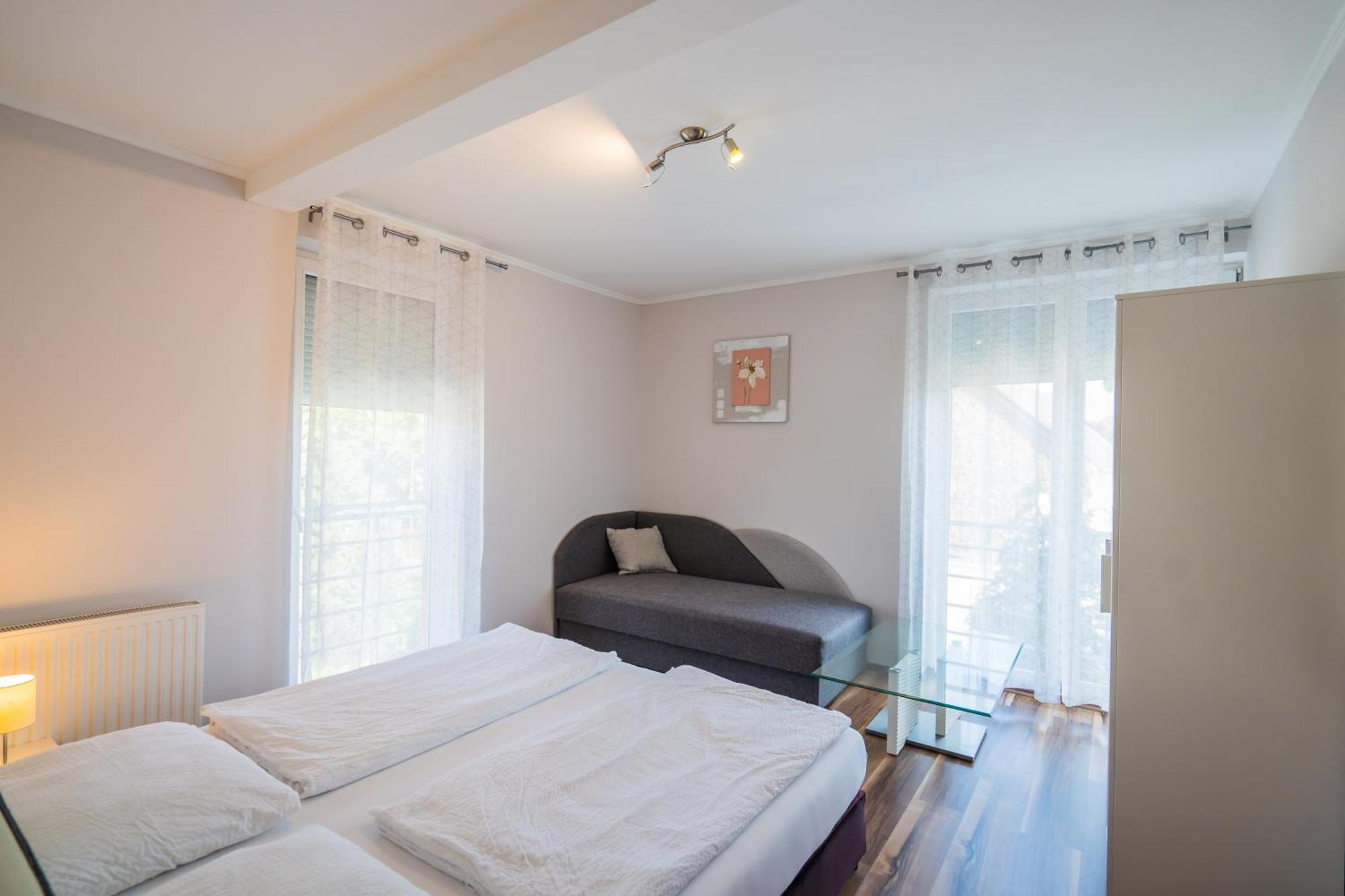 Riviera Apartmanhaz Шиофок Экстерьер фото