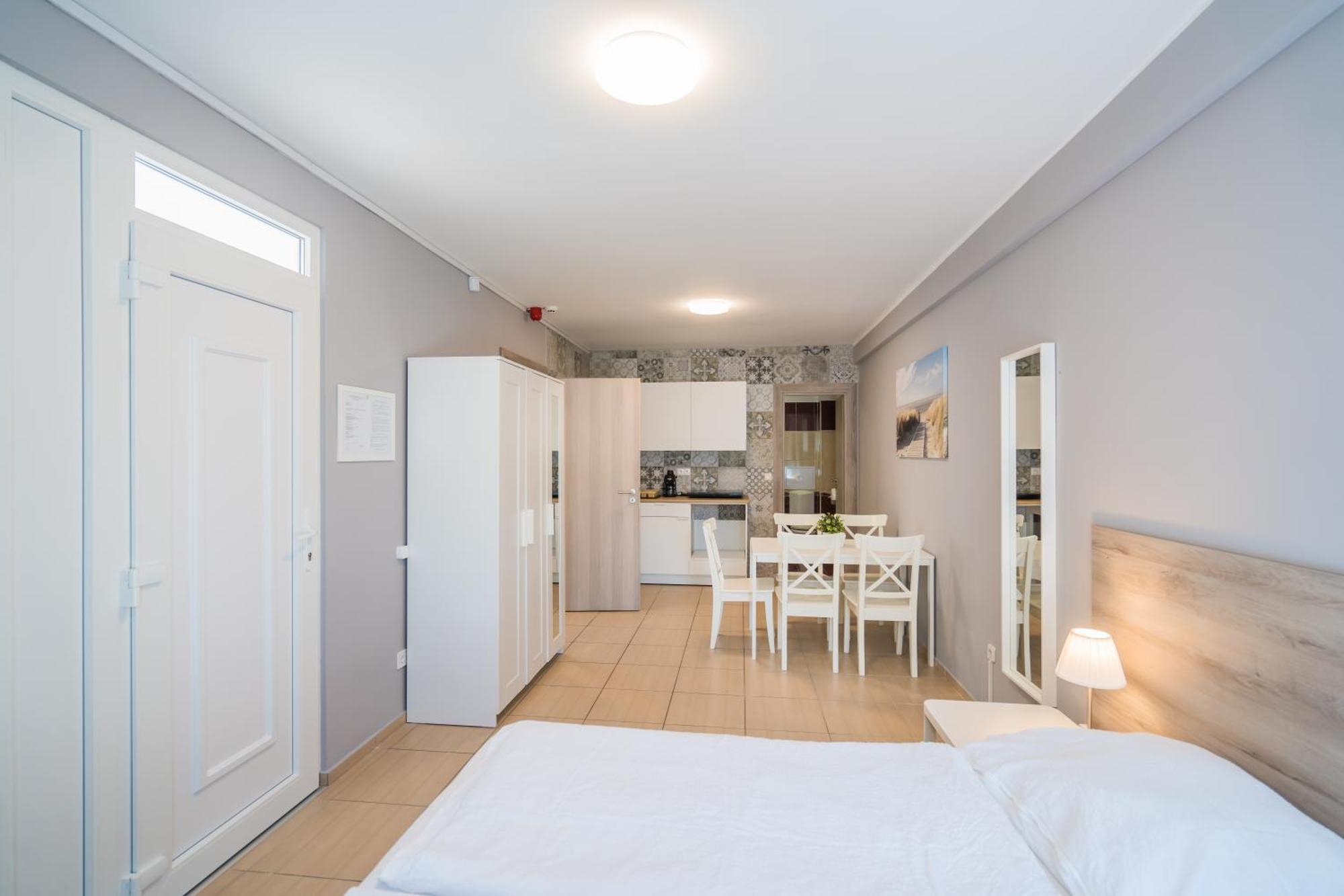 Riviera Apartmanhaz Шиофок Экстерьер фото